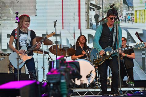Pretenders Welcome Johnny Marr Dave Grohl During Glastonbury Festival Set Spin