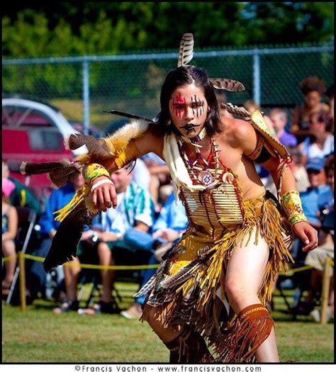 Huron Powwow Dancer Native American Dance Huron Wendat Native