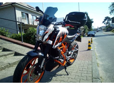 The ktm 390 duke was built with agility in mind and thanks to its lightweight construction, the capable engine and first class ergonomics offers a nimble handling and a comfortable ride. KTM Duke 390 doposażony kufer, klamki , akrapovic pierwszy ...