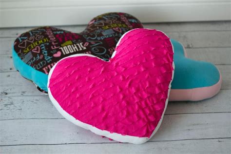 Heart Pillow Heart Pillow Pillow Tutorial Diy Valentines Pillows
