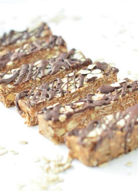 The perfect homemade granola bar recipe can be chewy, crunchy, no bake, healthy and relatively low calorie, or with peanut butter and chocolate chips. Healthy no bake granola bars | Recipe in 2020 | Chewy ...