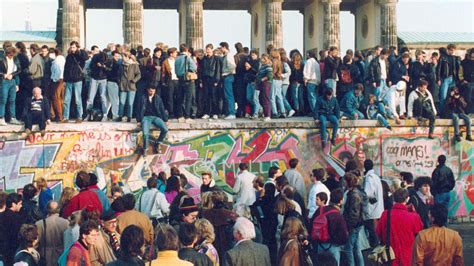 Berlin Wall Photos Show How German Barrier Fell November 9 1989