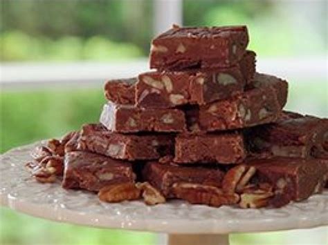 1 (7 ounce) box milk chocolate chips 17 large marshmallows 1 tsp pure vanilla extract 1 cup chopped nuts 2 cups white sugar 2 cup evaporated milk 1 tsp unsalted butter. 5-Minute Fudge Recipe by Paula Deen | Just A Pinch Recipes