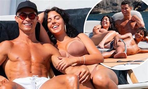Who Exactly Is Cristiano Ronaldos Girlfriend Georgina Sexiz Pix
