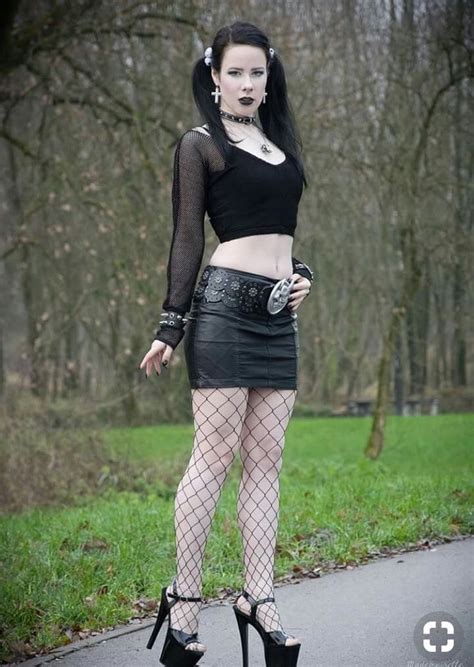 Another Picture Of Gothic Girl Essex Awsome Morepicturescoming Sexygothicgirls Gothic