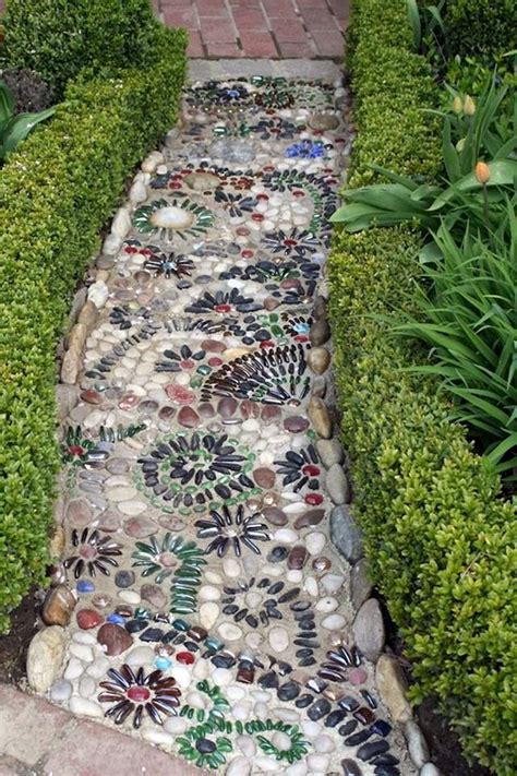 15 Stunning Mosaic Garden Path You Need To See For Inspiration