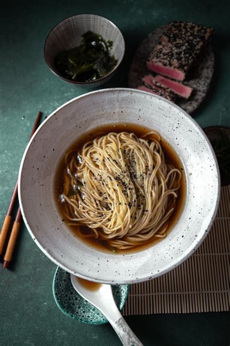 Ramen Japonais La Soupe Miso Asiatique De Nouilles Ramen Est Frit Des