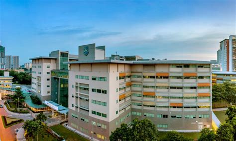 Bachelor degrees and master pathways are offered to expose students to be aware of the challenges brought about by digital media, globalisation and. Monash University Malaysia - ExpatGo