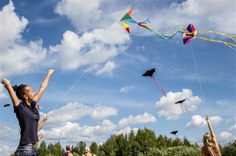 3 Scenic Places To Fly A Kite In Victoria And Then Grab A Bite To Eat