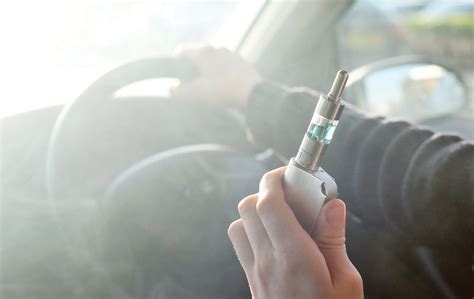 Uk Drivers Could Be Fined And Lose Their Licence While Vaping And Driving