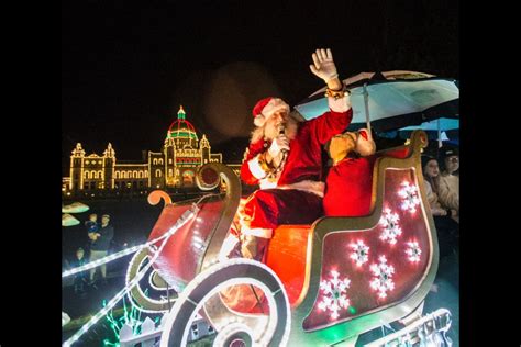 Santa Lights Up Night Dazzles Thousands With Santas Light Parade