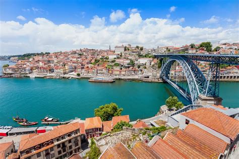Portugal, puɾtuˈɣaɫ), tên gọi chính thức là cộng hòa bồ đào nha (tiếng bồ đào nha: Thành phố Porto tại Bồ Đào Nha và những con số biết nói