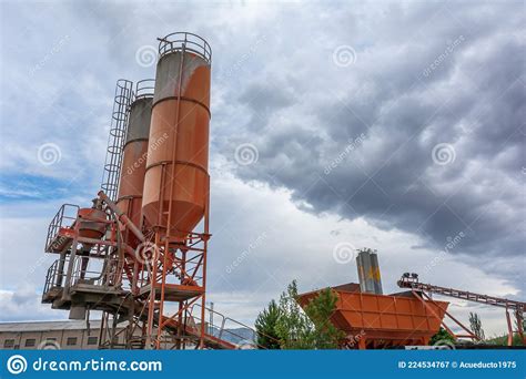 Quarry Aggregate With Heavy Duty Machinery Stock Image Image Of