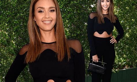 Jessica Alba Shows Off Her Toned Tummy At The 2016 Teen Choice Awards