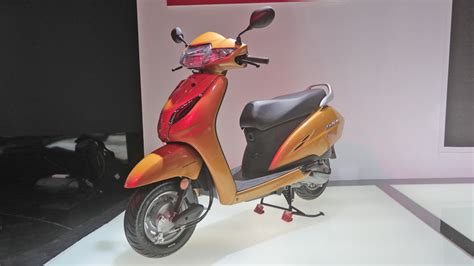 The brand is now earning more popularity by providing some more variants in the activa's section. Honda Activa 5G - Price, Specs & Features 2019 - Electric ...
