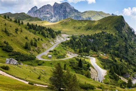 The passo giau land area is located in the belluno province, of veneto region and one of the great destinations for cyclist. Passo Giau in moto, è lei la strada più panoramica d'Europa