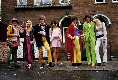 These Color Photos Capture The Psychedelic Hippie Fashion In London
