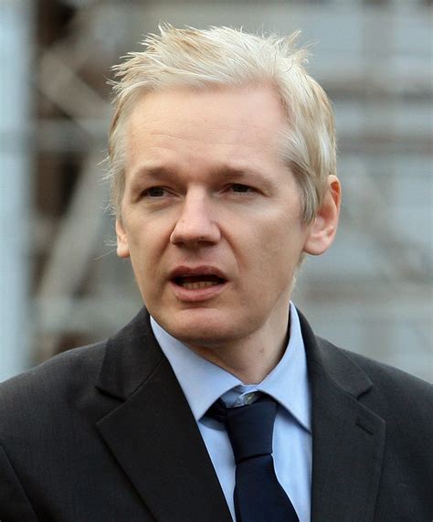 Pelotas De Portas Julian Assange Continua Com Ordem De