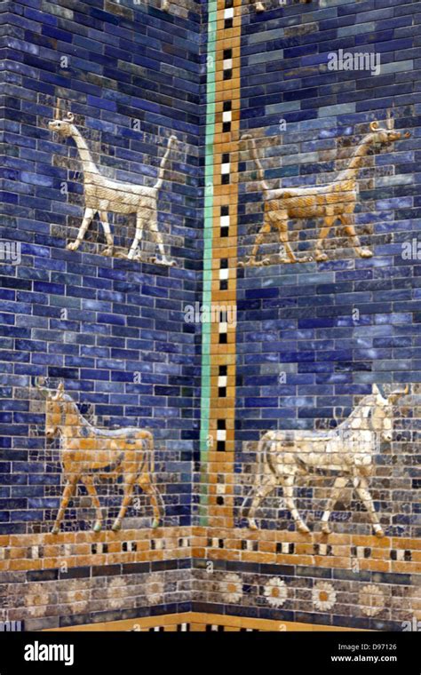 Puertas de Ishtar Babilonia además de detalles mostrando las palmas