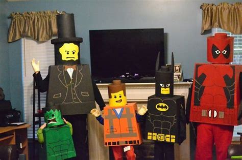 50 Times Families Absolutely Nailed Their Halloween Costumes Clever