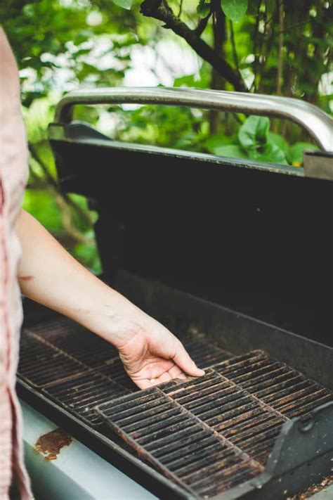 Your Gas Grill Is Likely Pretty Filthy Heres How To Clean It How To Clean Bbq Grilling