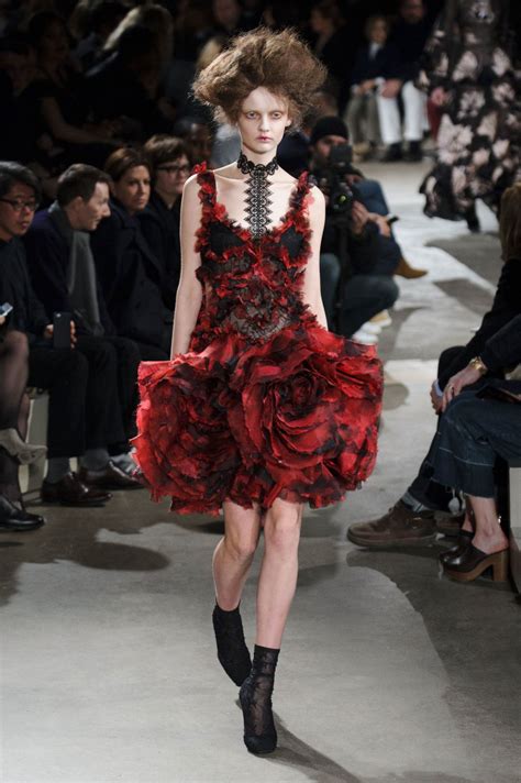 See Alexander Mcqueens Haunting Victorian Fall Collection Mcqueen