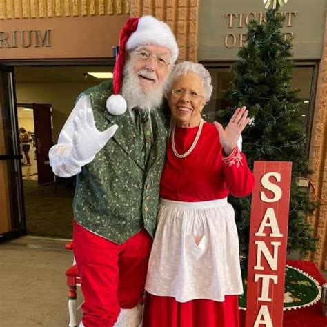 Arizona Santa Mike And Mrs Claus Bringing Joy In Phoenix Az