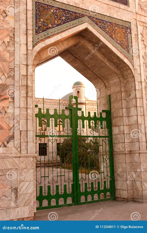 Gate Into Mosque Stock Image Image Of Architecture 11334811