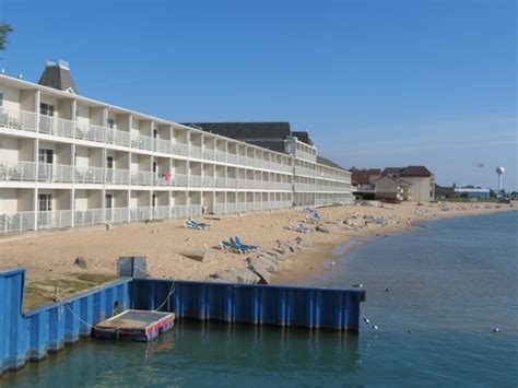 Great Location Picture Of Hamilton Inn Select Beachfront Mackinaw