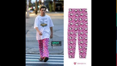 Le Pantalon Rose Imprimé Hello Kitty Porté Par Peter Parker Tom