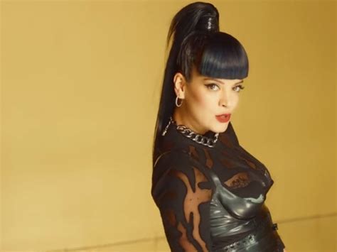 lily allen hard out here video