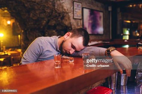 Passed Out Drunk Imagens E Fotografias De Stock Getty Images