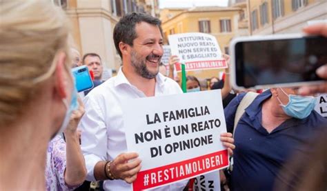 La proposta di legge zan è stata approvata dalla commissione giustizia della camera nella notte tra il 28 e il 29 luglio. La pandemia non ferma l'omofobia di Salvini: "Legge Zan ...
