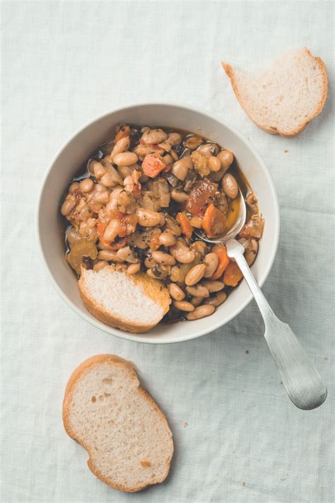 In particular, i could have cooked the beans for less time to leave them intact, but intact beans are exactly what you don't want when making new orleans' white beans (sometimes thoughts on using navy beans vs great northern. YUMMY! This Crockpot Great Northern Beans Recipe is ...