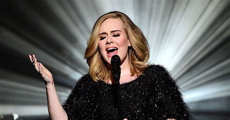Escucha Completo Hello De Adele En Vivo