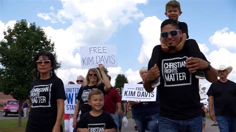 Gay Hating Westboro Church Protests Ky Clerk Who Denied Same Sex Marriages