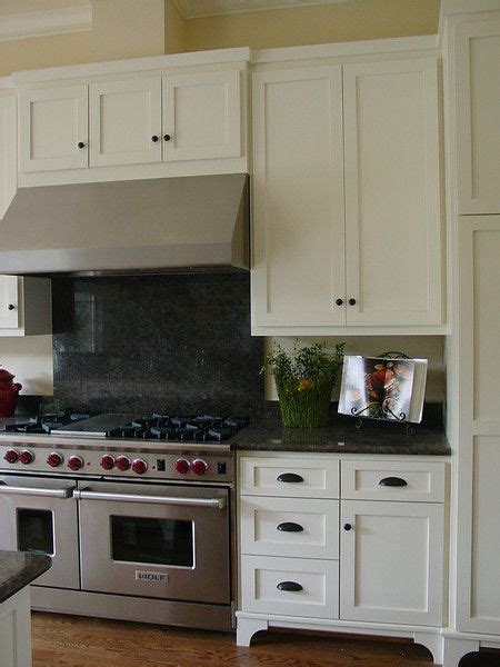 The paint on your kitchen cabinets needs to resist dirt as well as household cleaning products, in addition to the routine bumps and scrapes of daily use. shaker cabinets overlay | paint grade shaker door full ...