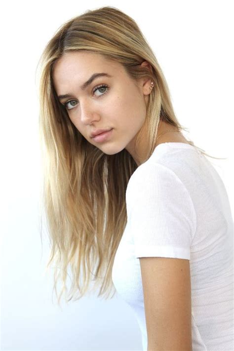 Delilah Belle Hamlin Influencer Profile Photos And Latest News