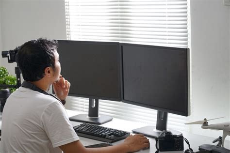 How To Set Up Dual Monitors For Your Work From Home Setup