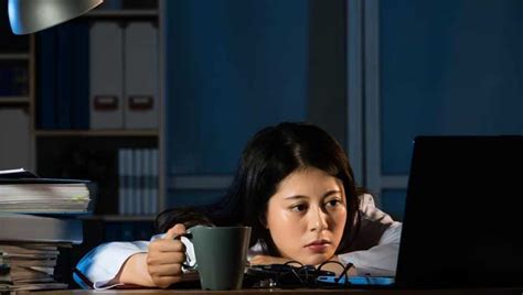 You need to get good sleep to avoid eating junk food due ...