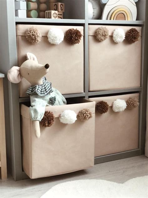 Boxen und körbe für ikea. Stoff Spielzeug Aufbewahrungsbox mit Pompons. Pom Pom Kallax bin. Kallax Korb in 2020 ...