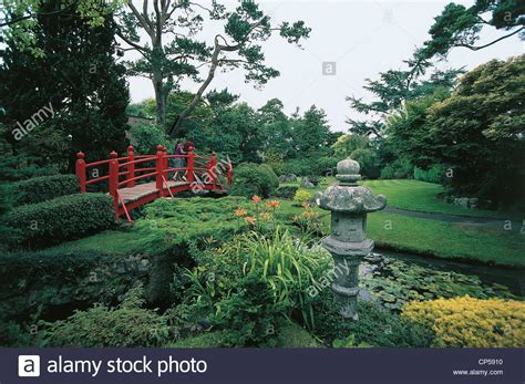 Sep 24, 2019 · some legends say they left ireland completely and permanently, retreating to the otherworld, while others say they blended together with the milesians, passing some of the magic of the mythical deities into lives of the modern irish people. Tully KILDARE IRELAND JAPANESE GARDEN Stock Photo: 48060012 - Alamy