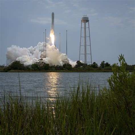 Catch the Antares rocket launch from NASA's Wallops Flight Facility ...
