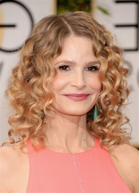 kyra sedgwick cute shoulder length curly hairstyle for women styles weekly