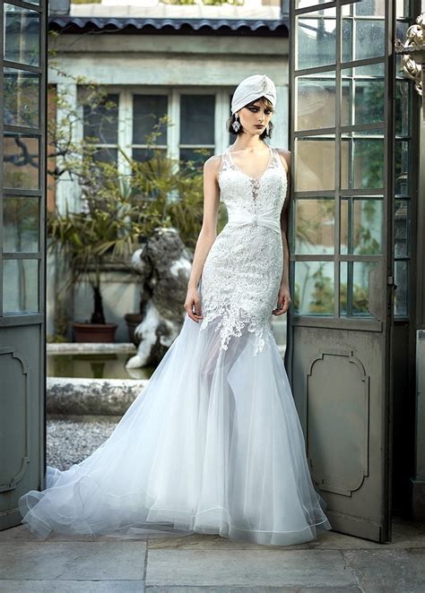 Stile vintage per questo modello di blumarine con gonna ampia che termina all'altezza della caviglia e corpino stretto. Abiti da Sposa Vintage: Qual è il tuo Stile, Anni '20 o ...