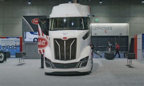 Video Get A First Peek At Peterbilts Supertruck Ii Concept Truck