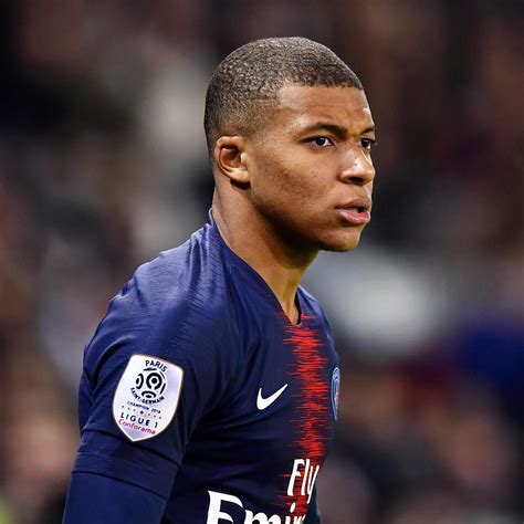 Kylian mbappe has a major sponsorship deal with nike, which he extended in the summer of 2017 before he moved to psg. Mbappé escolhe o jogador que merece ganhar a Bola de Ouro 2019