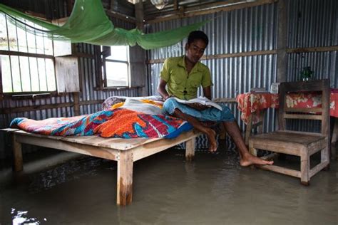 Changement Climatique Le Bangladesh A D J Les Pieds Dans Leau