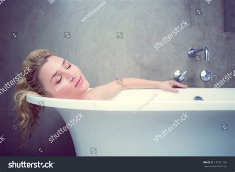 Как сделать выкидыш в ванной 92 фото
