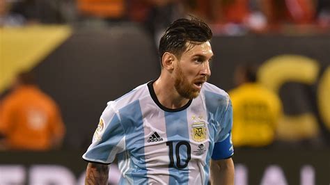 Leo messi habló tras la clasificación de la selección de argentina para las semifinales de la copa américa: Krasser Fehlschuss: Lionel Messi bricht Frau den Arm ...